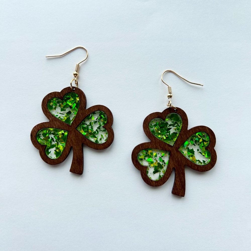 St. Patricks Day Light Green Shamrock 3 Leaf Clover Resin Wood Earrings - Picture 2 of 2